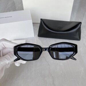 Gentle Monster Bold Black & Gold Sunnies – Viral Street Style